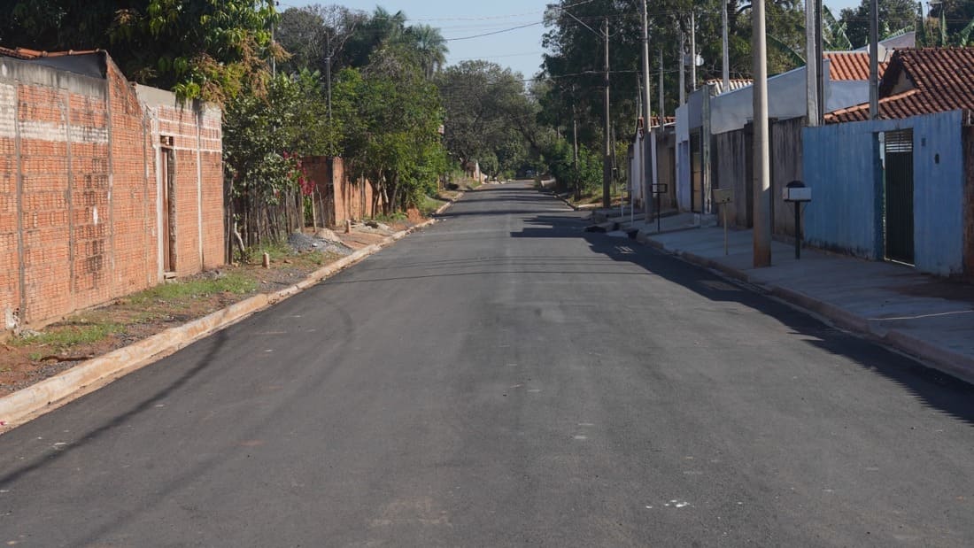 Nascido nos trilhos, Engenheiro Taveira ganha infraestrutura após quase 100 anos Ruas asfaltadas no bairro Engenheiro Taveira em Aracatuba