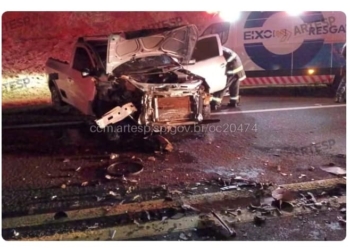 Batida entre utilitário e carro deixou feridos na SP-294, em Flórida Paulista (SP) — Foto: Artesp/Reprodução