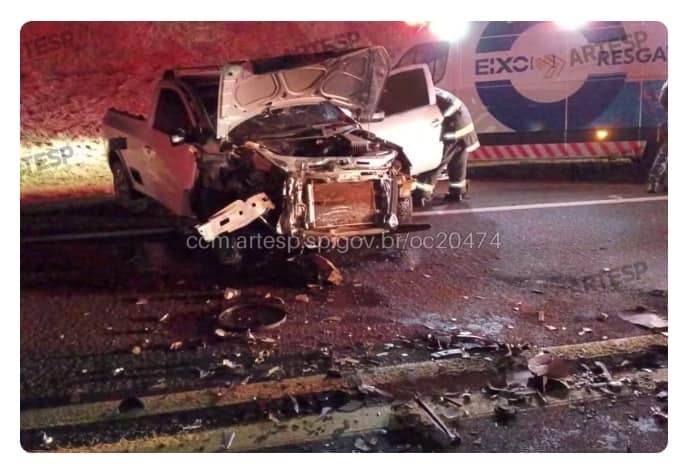 Batida frontal entre utilitário e carro deixa seis feridos na SP-294 Batida entre utilitário e carro deixou feridos na SP-294, em Flórida Paulista (SP) — Foto: Artesp/Reprodução