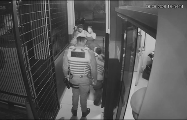PM salva recém-nascida de 1 mês que se engasgou em Andradina engasgo crian