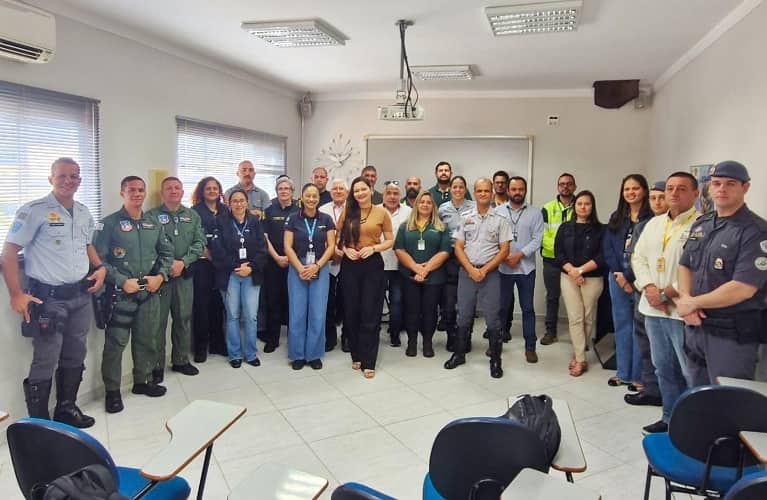 Reunião reúne órgãos para reforçar segurança no trânsito em Araçatuba reuniao seguran