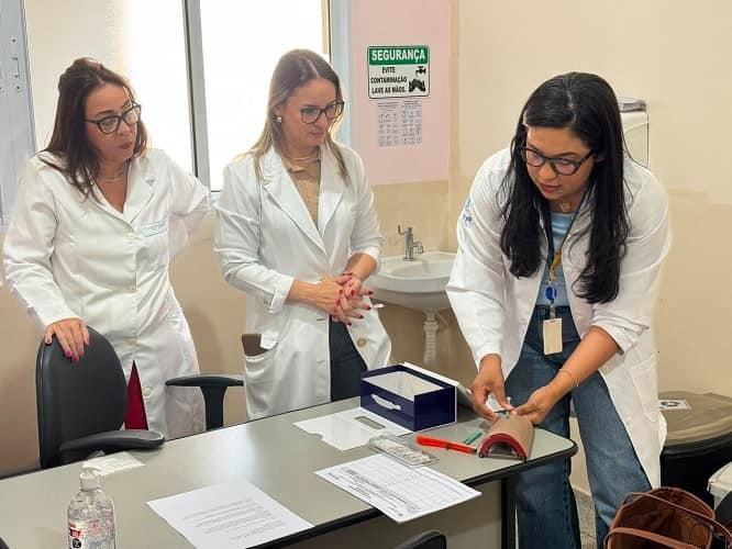 Araçatuba capacita enfermeiros para inserção do Implanon pelo SUS saude contracep