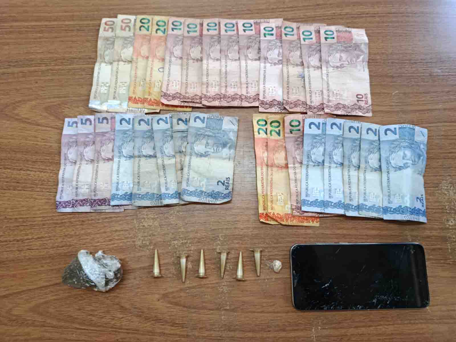 Polícia prende dupla por tráfico durante abordagem no Mão Divina trafico 5