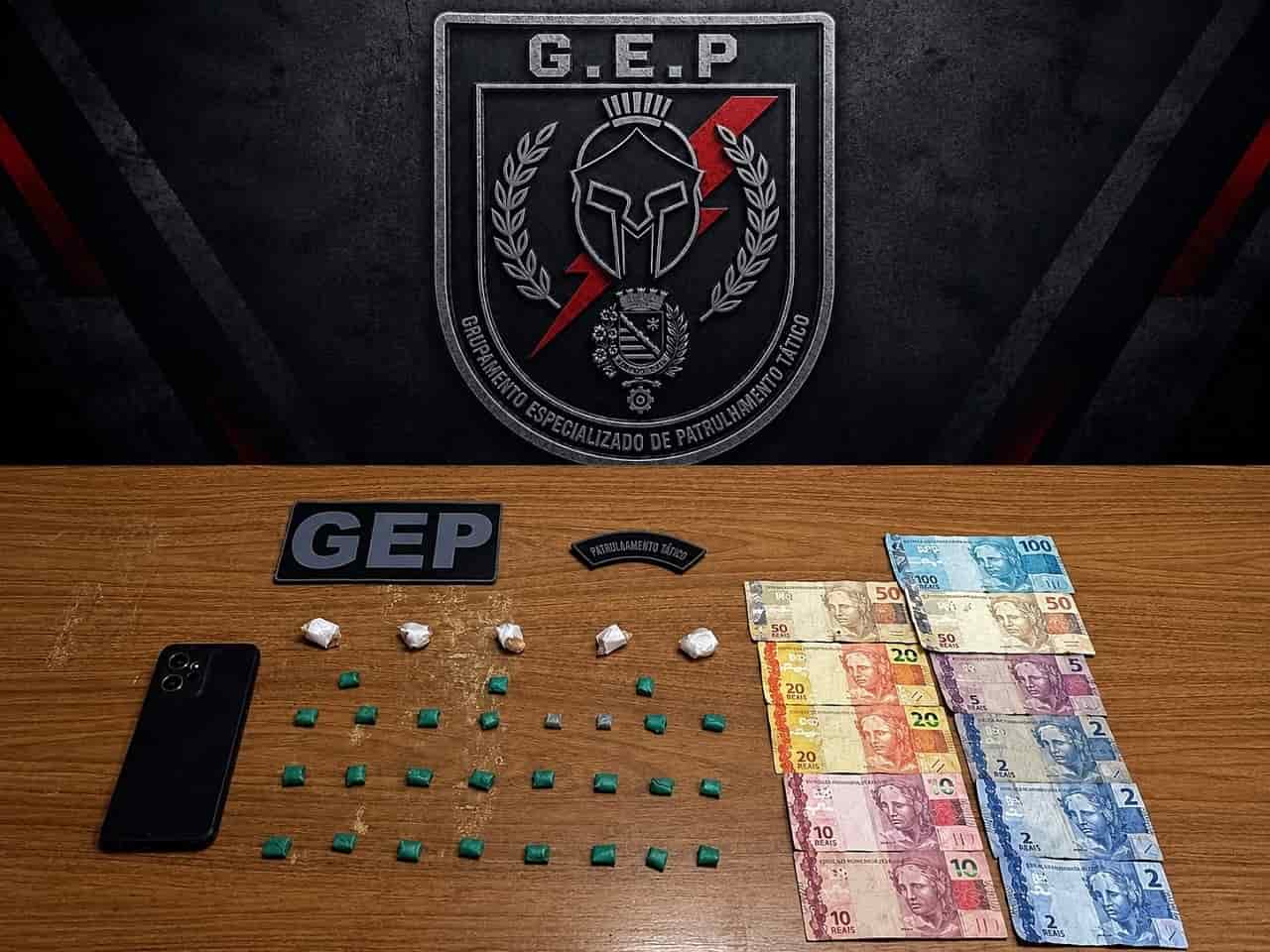 GEP prende suspeito e apreende 32 porções de crack em Araçatuba GEP ata 1