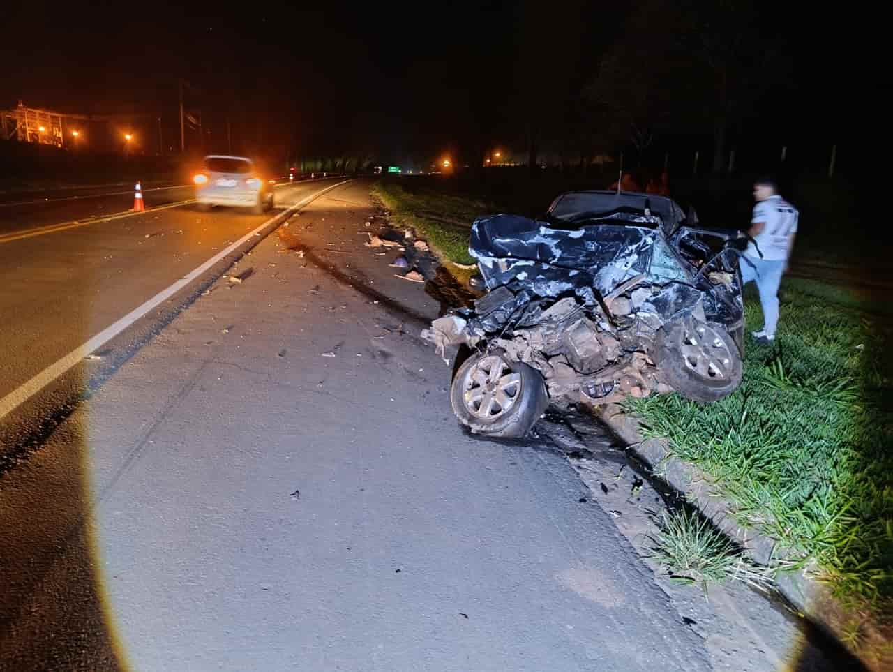 Tragédia na SP-425: batida frontal mata dois e deixa quatro crianças feridas Fotos: Polícia Militar Rodoviária