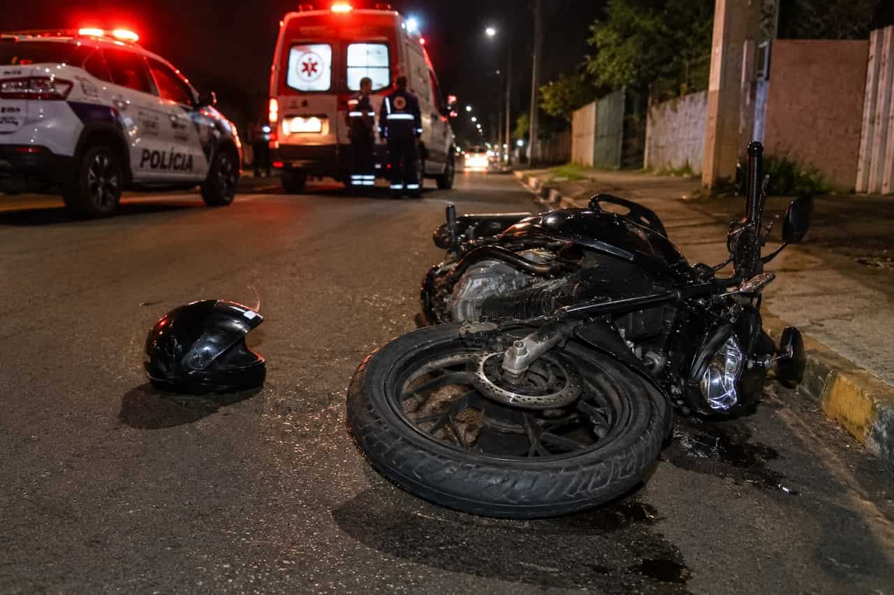 Motociclista de 27 anos morre após acidente de moto em Penápolis Imagem ilustrativa gerada por IA