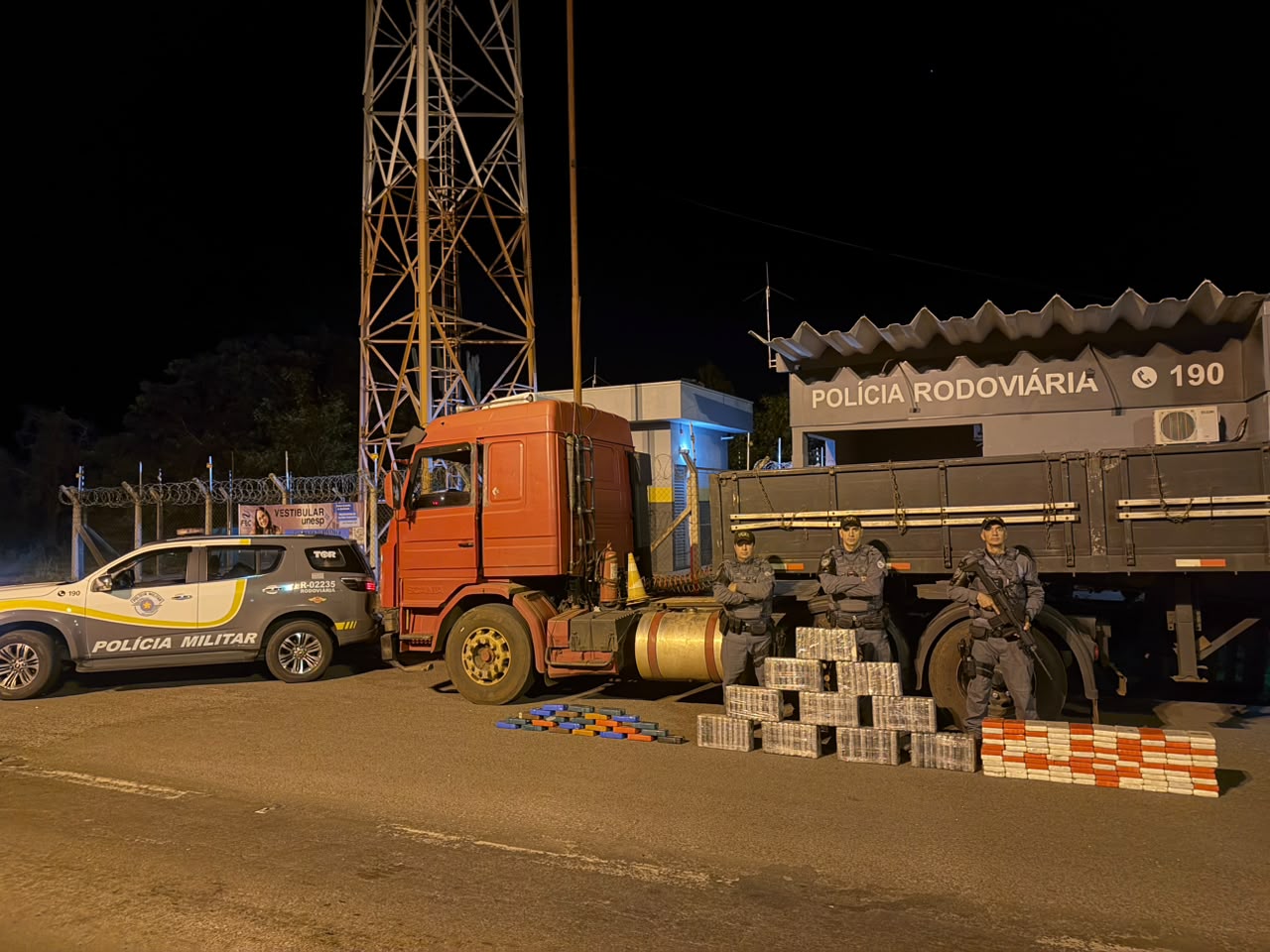 PM Rodoviária apreende 246 kg de cocaína e pasta base em caminhão no interior de SP apreensao de drogas em Prudente