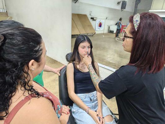 Projeto gratuito transforma vidas com arte, profissão e solidariedade em Araçatuba artes4