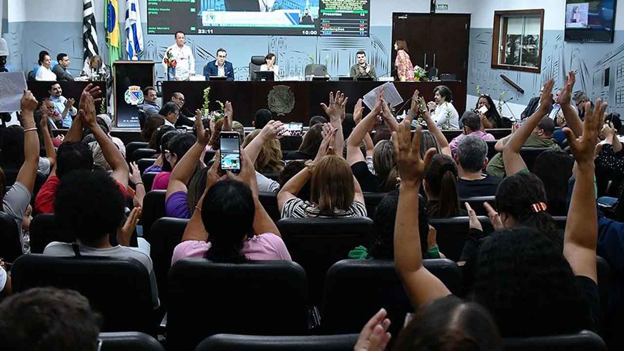 Projeto aprovado cria regras para enquadrar agentes como professores em Araçatuba camara aprova projeto