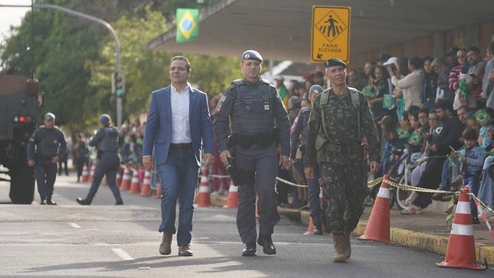 Blindados e homenagem a menina marcam desfile de 7 de Setembro em Araçatuba desfile ata