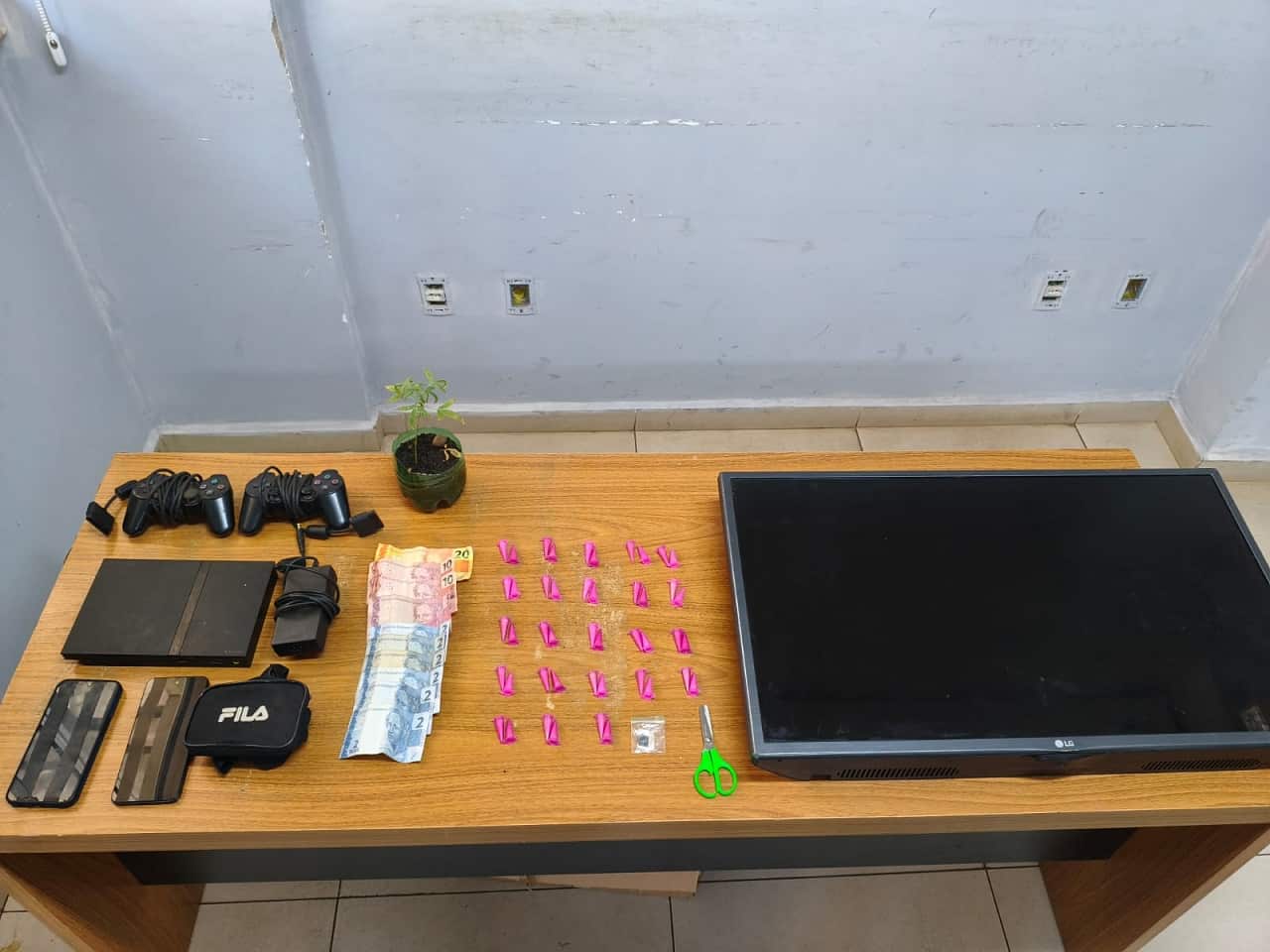 PM apreende cocaína e prende jovem em suposta ‘biqueira’ de Araçatuba droga atlantico