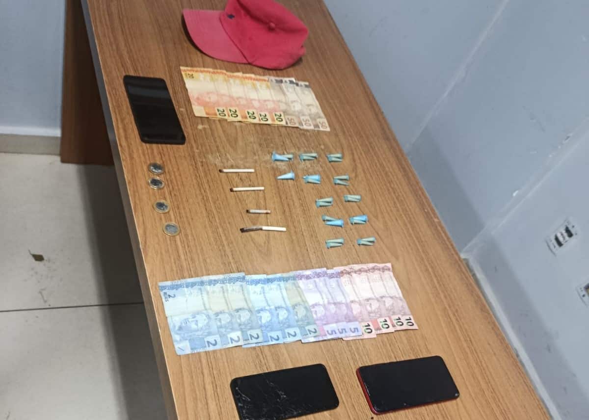 Motorista foge após perseguição e PM encontra drogas dentro de carro em Araçatuba drogas ata