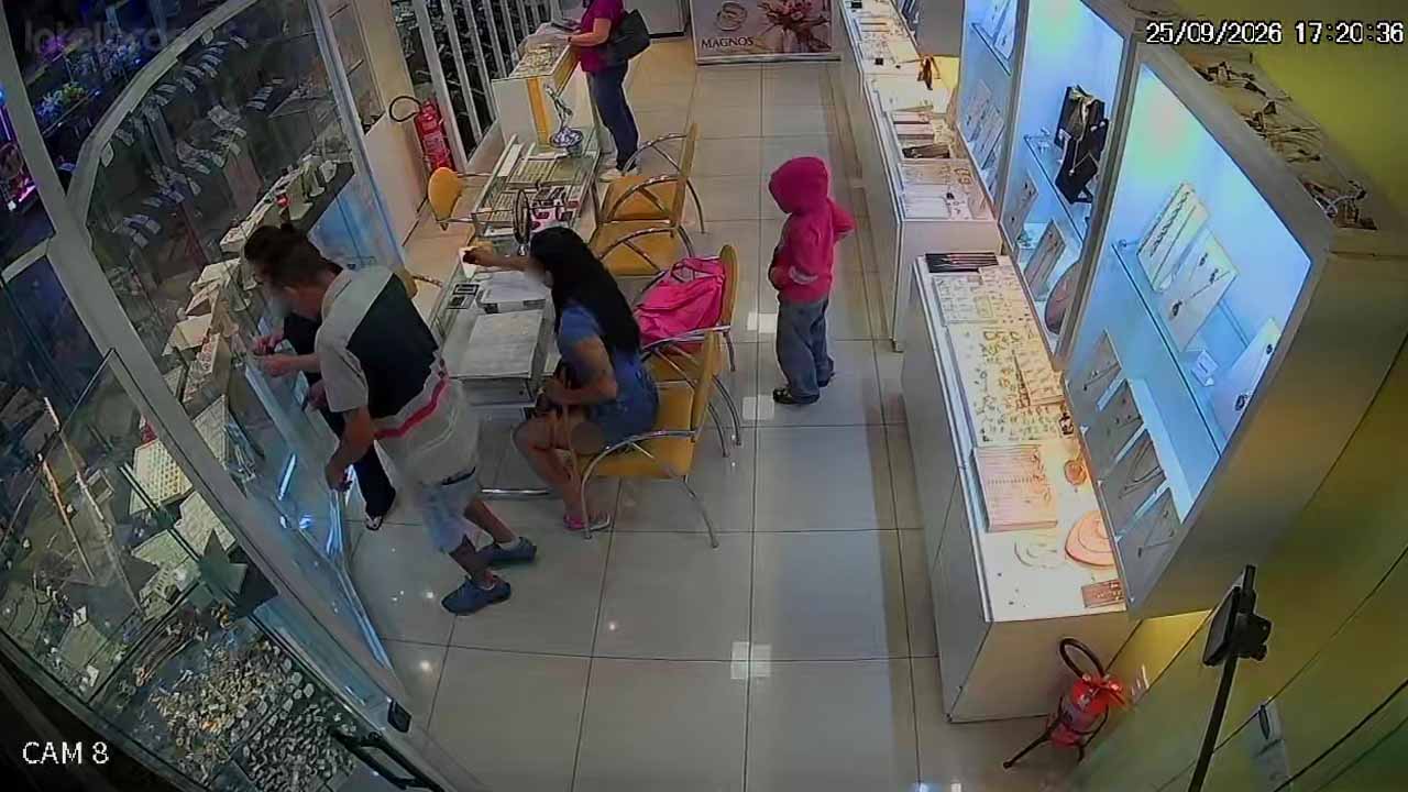 Casal com criança furta aliança e anel em joalheria de supermercado em Araçatuba furto em joalheria
