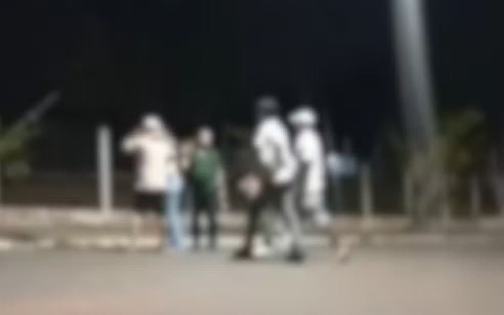 Garçom de 60 anos é agredido por grupo de jovens em Valparaíso grupo de jovens atacam garcom em Valparaiso