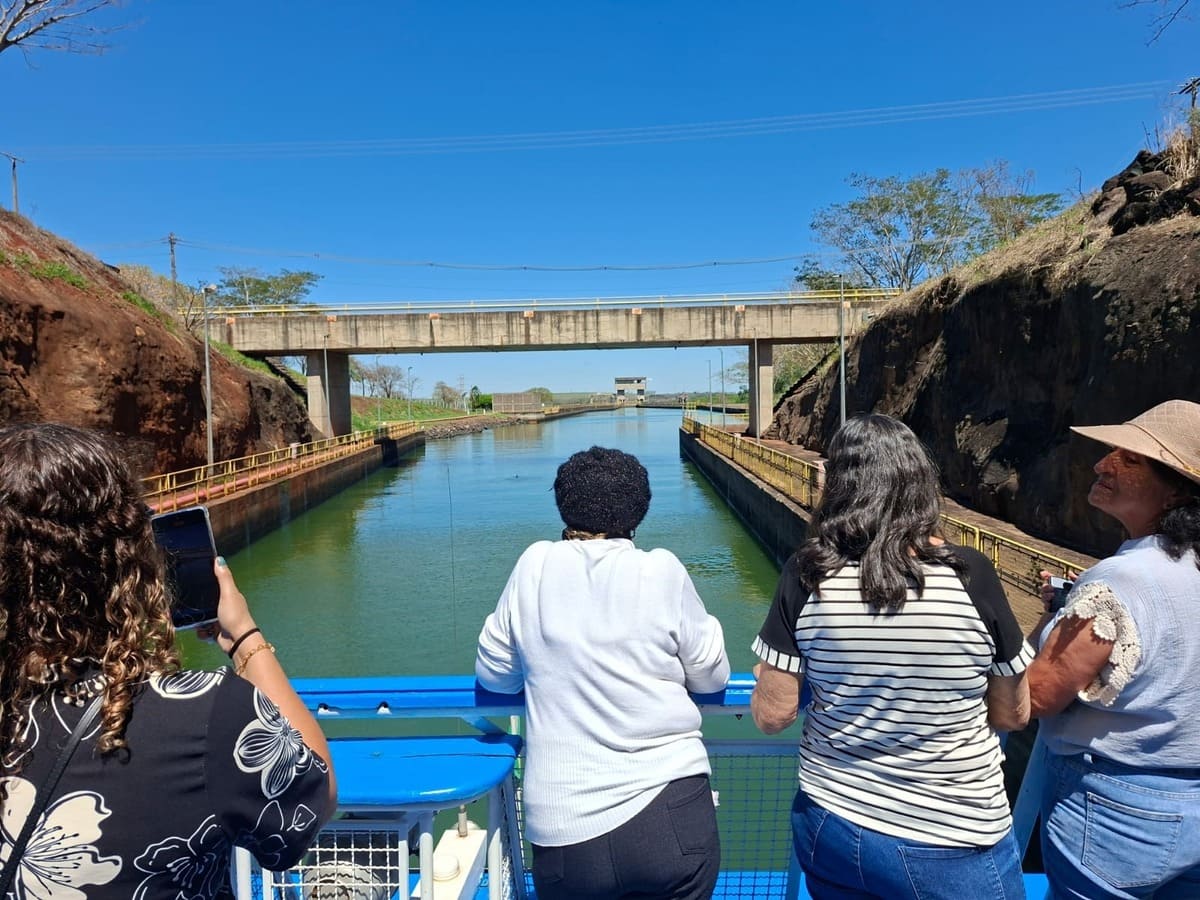idosos em passeio no Barco Odisseia