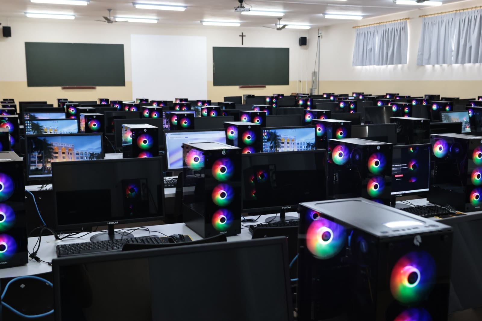 UniSALESIANO moderniza laboratórios e fortalece infraestrutura tecnológica laboratorio de tecnologia do unisalesiano