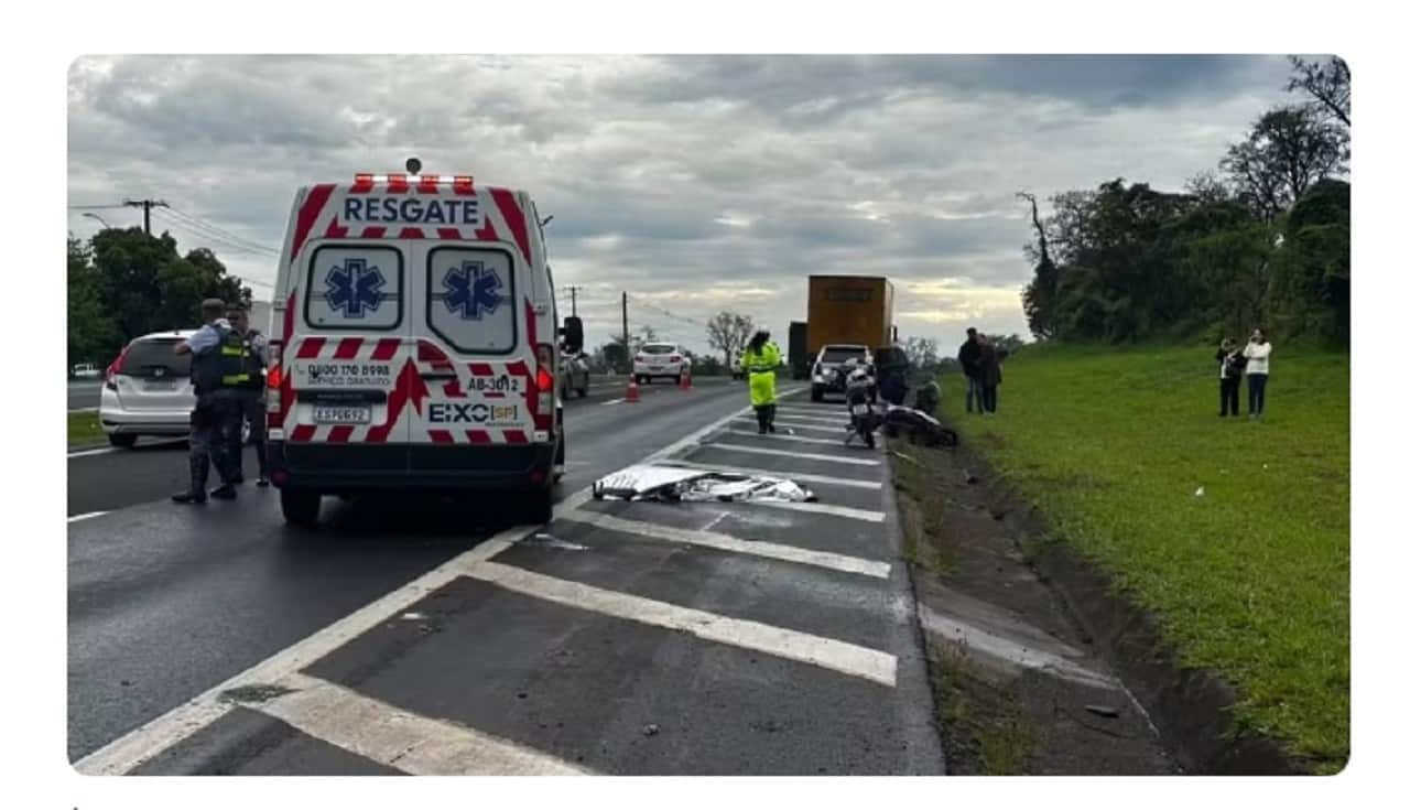 Motociclista morre após ser atingida por caminhão na SP-225 Área precisou ser interditada para o atendimento da ocorrência e o trabalho da perícia — Foto: CCM – ARTESP/Divulgação