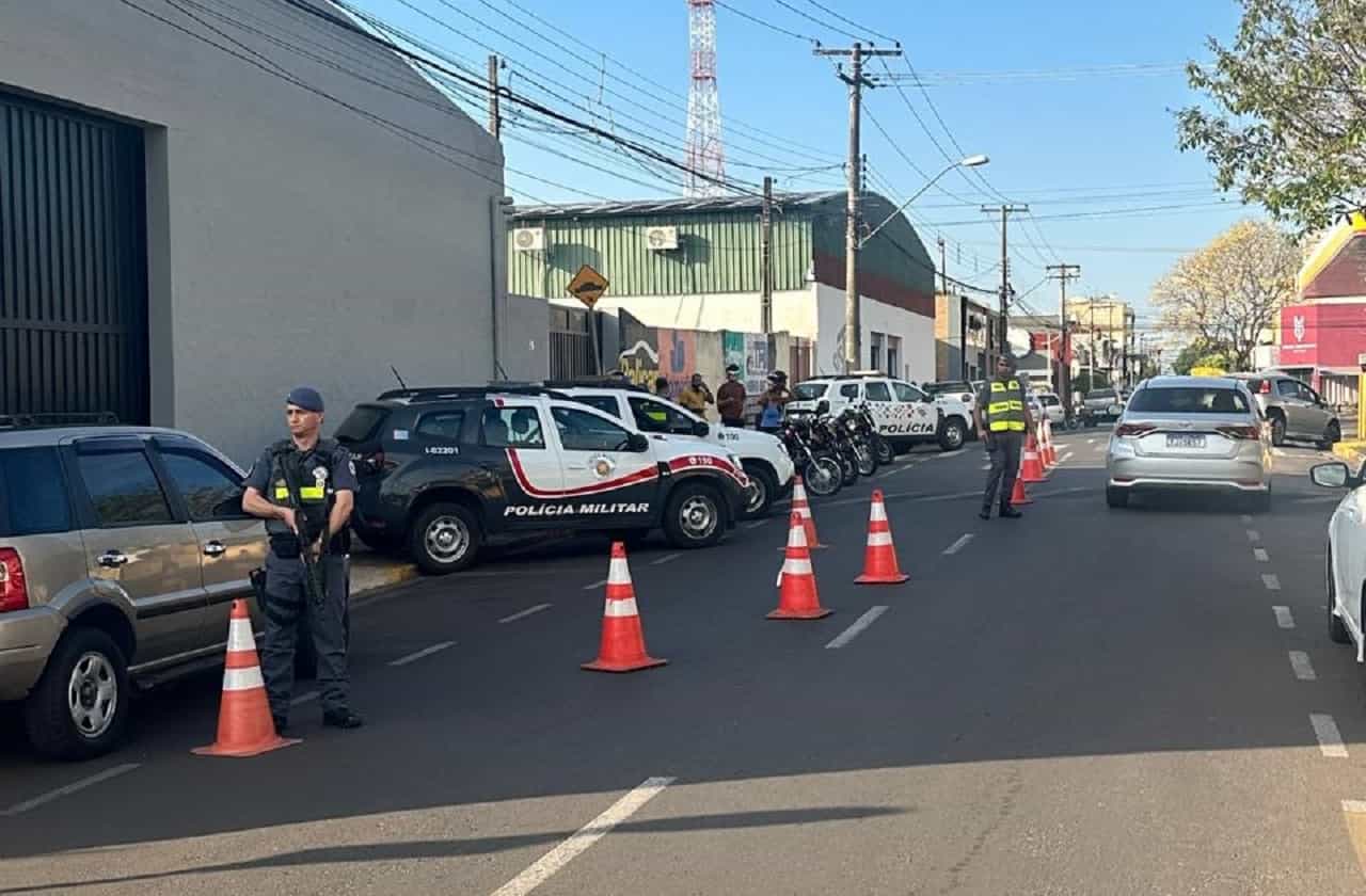 Operação da PM recolhe 21 veículos e aplica 50 multas em Penápolis