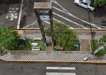 Largo da Noroeste do Brasil (conhecida como Praça do Relógio)