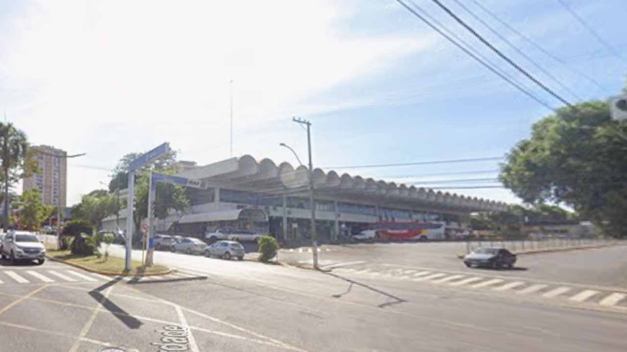 Adolescente desaparecido é localizado na rodoviária de Araçatuba; homem é preso rodoviaria de aracatuba