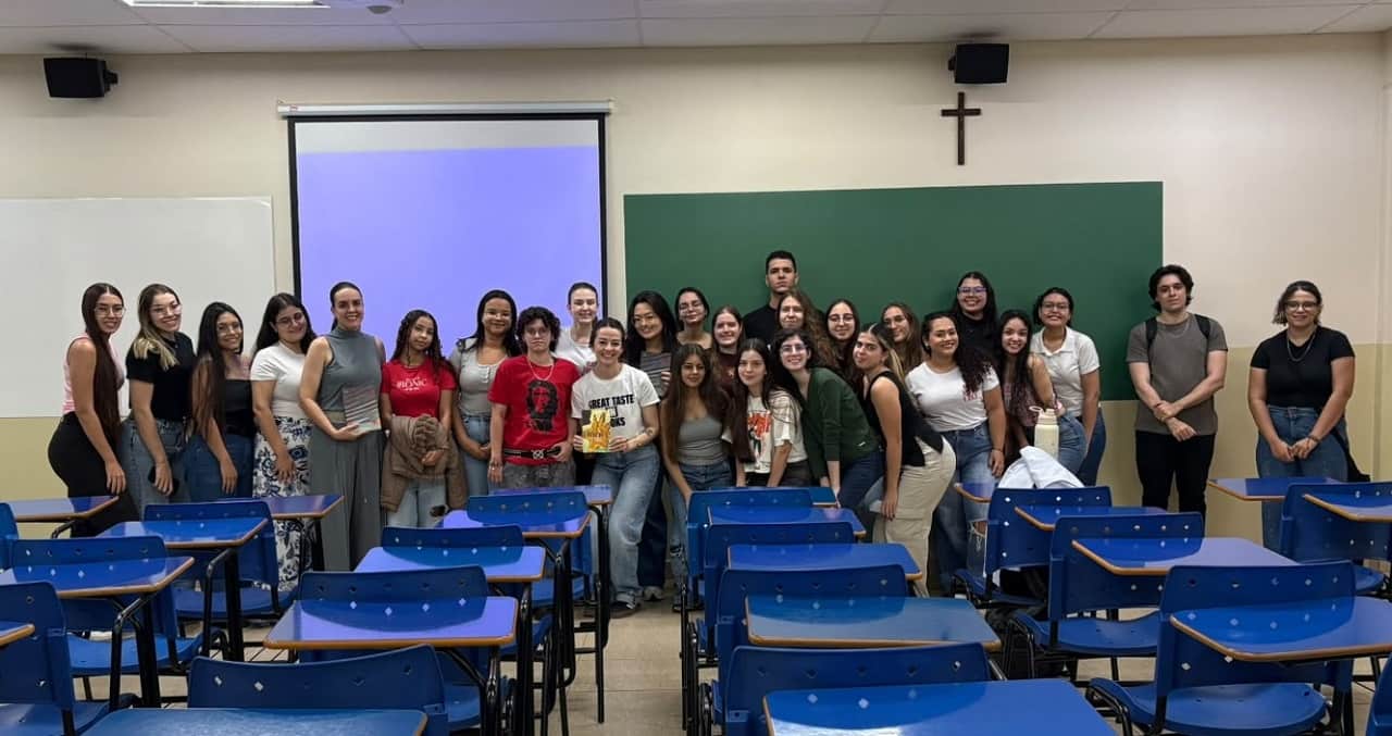 BIOreaders reúne alunos de Biomedicina em debate sobre Carla Madeira e Lispector Alunos biomedicina unisale 1
