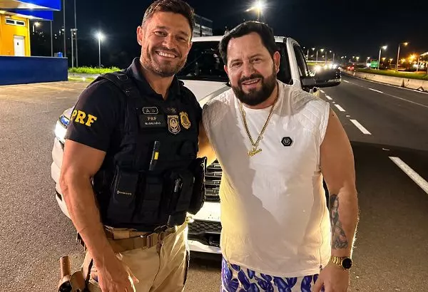Marrone é parado pela PRF a caminho de show no Paraná; veja o que aconteceu Marrone abordado