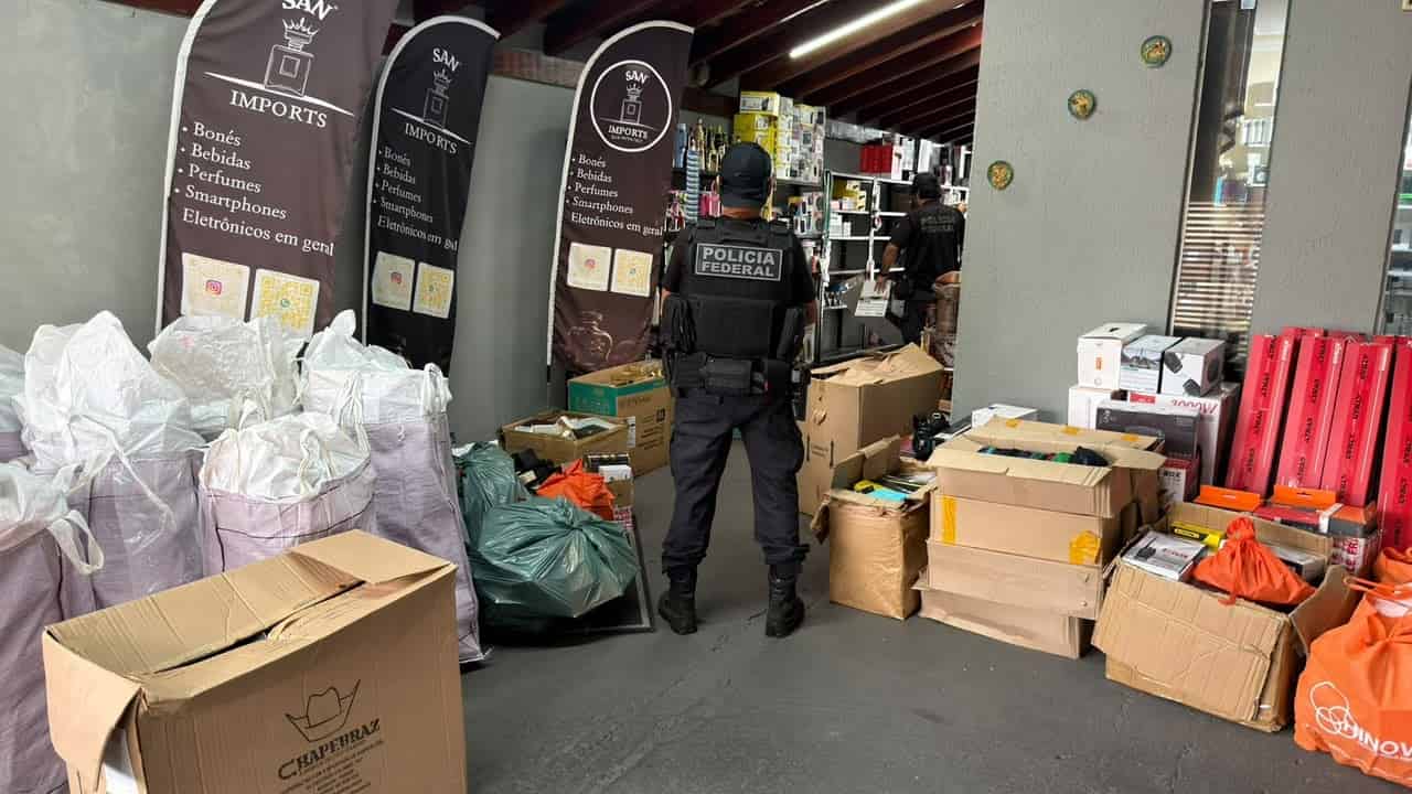 PF apreende R$ 18,7 mil e produtos importados durante operação em Penápolis PF opera penapolis