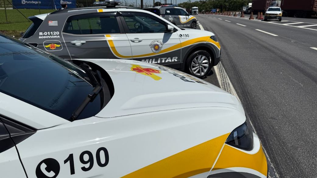 PM apreende quase 1 tonelada de maconha escondida em caminhão no interior de SP viaturas da Polícia Militar Rodoviária