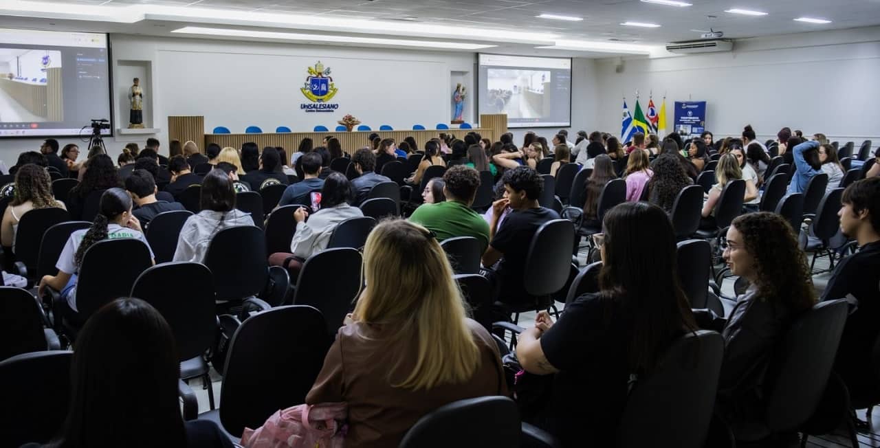UniSALESIANO reúne ex-alunos para compartilhar experiências na Fisioterapia Unisale alunos fisioterap
