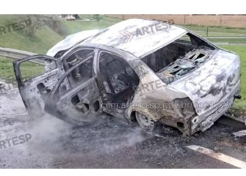 Motorista de carro fica gravemente ferida em um acidente na alça de acesso para a SP-270, em Maracaí (SP) — Foto: CCM - Artesp/Divulgação