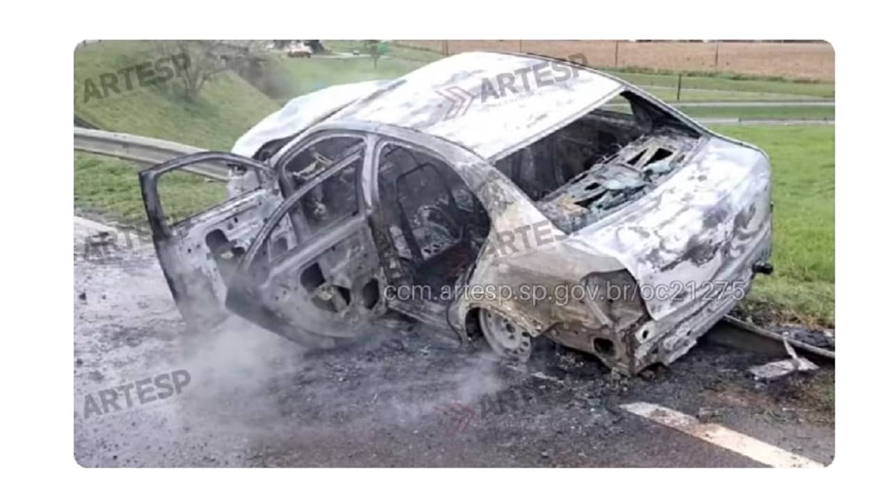 Motorista de carro fica gravemente ferida em um acidente na alça de acesso para a SP-270, em Maracaí (SP) — Foto: CCM - Artesp/Divulgação