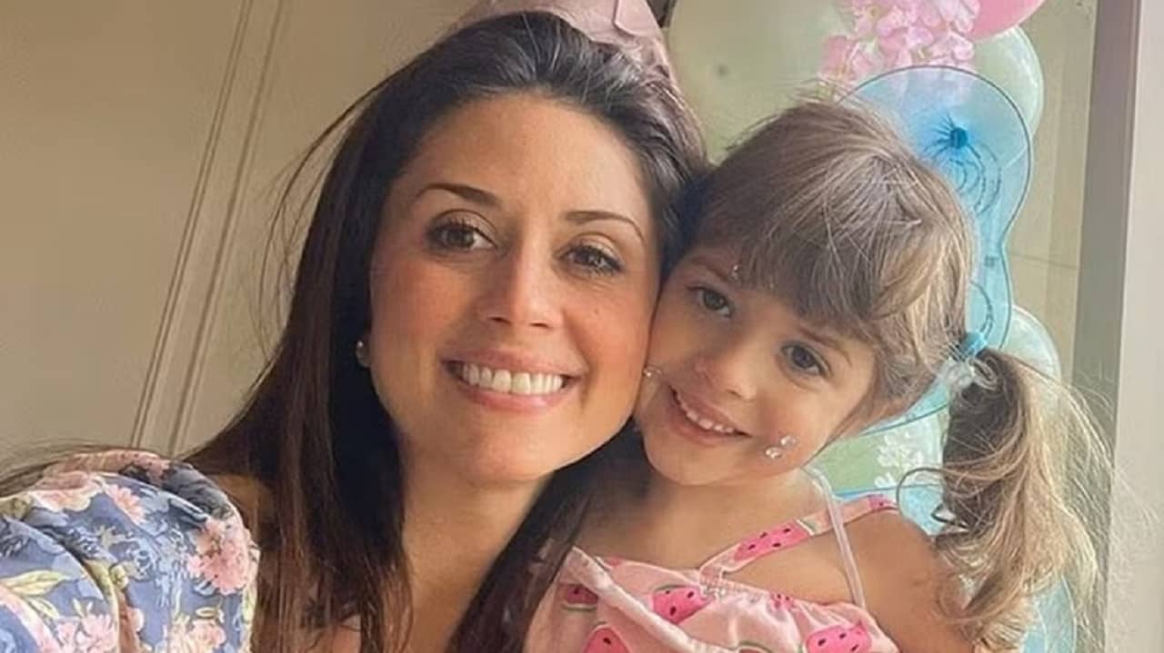 Brasileira mata filha de 4 anos após perder custódia nos Estados Unidos Reprodução/Facebook