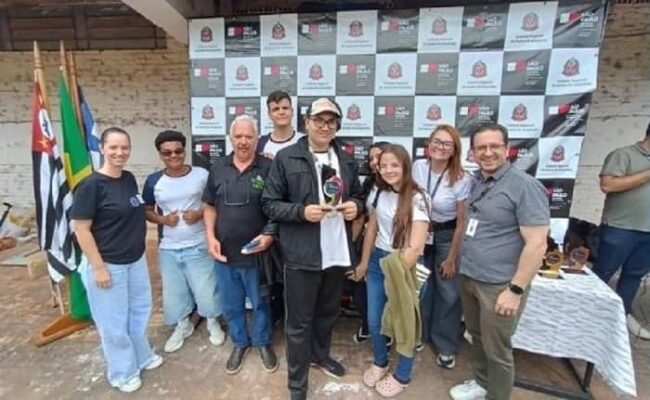 Araçatuba reúne 28 equipes em competição de lançamento de foguetes foguetes