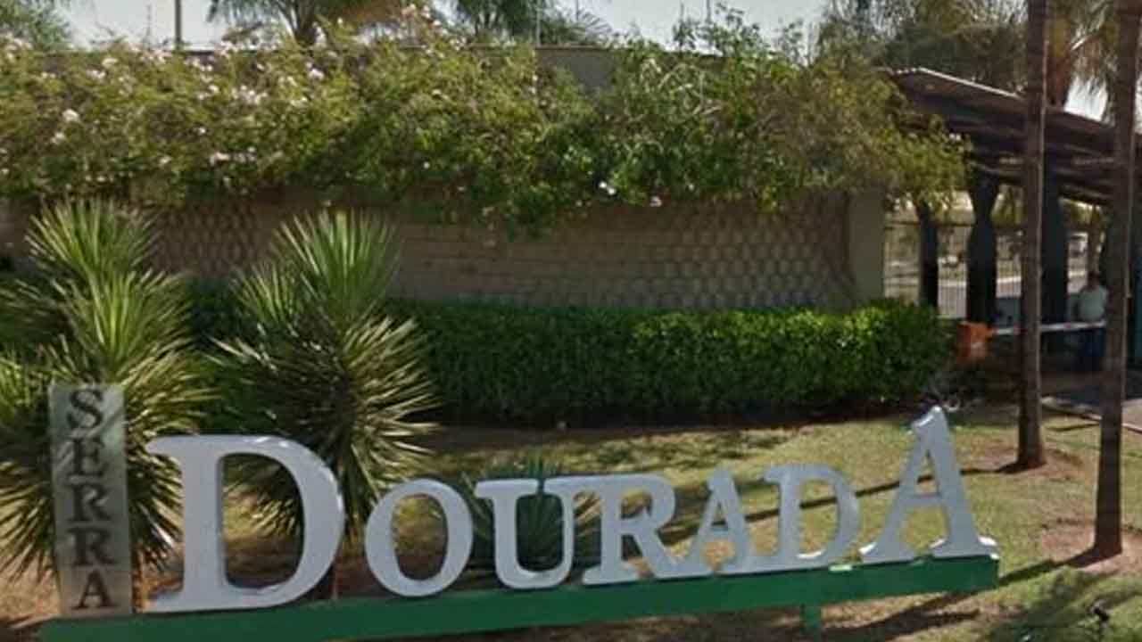 Araçatuba: Ladrões invadem casa em condomínio e levam dinheiro, joias e relógios furto