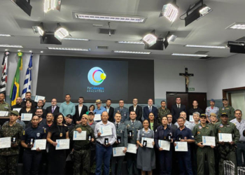 PM participa de solenidade a profissionais de Segurança Pública em Araçatuba