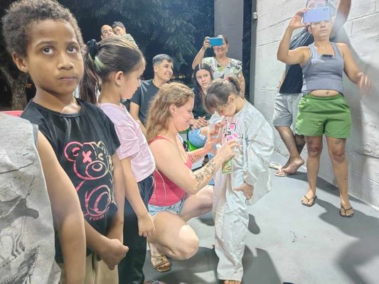 Projeto gratuito de jiu-jítsu entrega 40 kimonos a crianças em Araçatuba kimono2