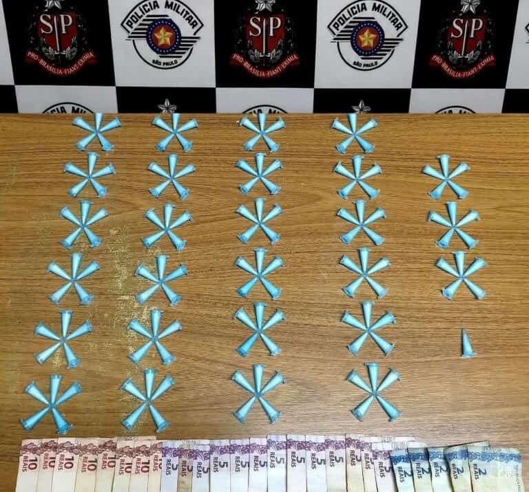Homem é preso com 136 pinos de cocaína em ponto conhecido como “Esquina Maluca” pinos esquina maluca