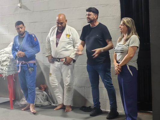 Projeto gratuito de jiu-jítsu entrega 40 kimonos a crianças em Araçatuba projeto jiu
