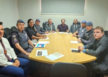 Dados do CPI-10 mostram queda nos indicadores criminais na região de Araçatuba Reunião entre policiais militares, civis e agentes do IC na sede do CPI-10, em Araçatuba