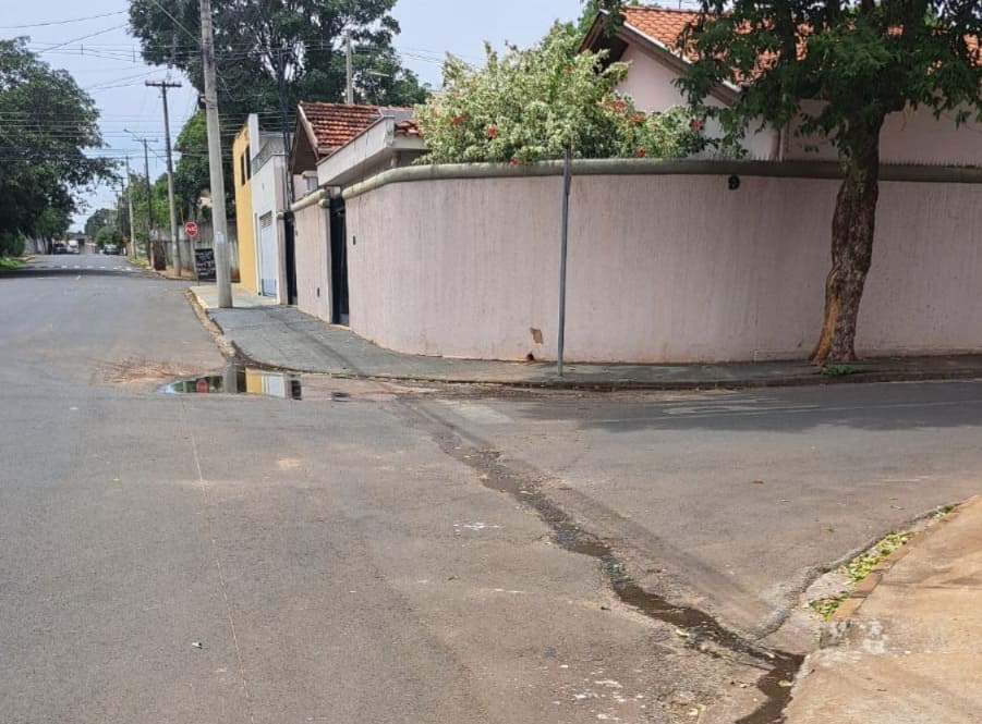 Prefeitura inicia construção de sarjetão no bairro Castelo Branco rua do bairro Castelo Branco em Aracatuba