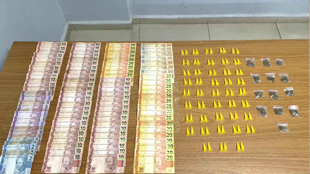 PM apreende cocaína, maconha e R$ 1,4 mil em casa em Araçatuba trafico nsa