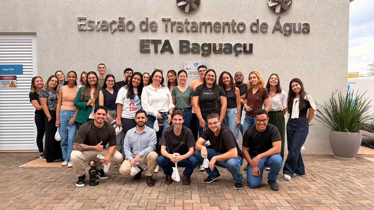 Alunos do UniSALESIANO visitam a SAMAR para conhecer o tratamento de água visita Unisale Samar